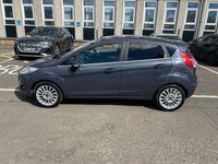 Begagnad Ford Fiesta Titanium 75 HK (55 kW) 2014 Grå Halvkombi