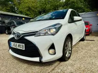 Used Toyota Yaris 99 HP (72 kW) 2015 White Hatchback