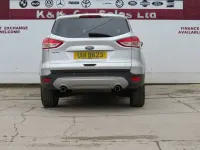 Usado Ford Kuga Zetec 163 CV (119 kW) 2014 Plateado SUV