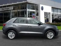 Usado VW T-Roc Life 150 HP (110 kW) 2023 Cinzento SUV