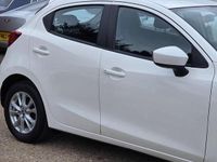 Used Mazda 2 90 HP (66 kW) 2016 White Hatchback
