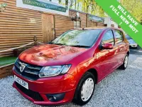 Usado Dacia Sandero Lauréate 75 CV (55 kW) 2013 Rojo Utilitario