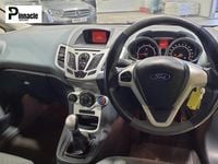 Used Ford Fiesta Zetec 81 HP (59 kW) 2010 White Hatchback