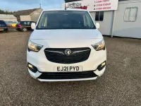Usado Vauxhall Combo Sportive 100 HP (73 kW) 2021 Branco Monovolume