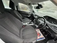 Usado Peugeot 308 Allure 120 CV (88 kW) 2016 Plateado Utilitario