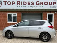 Used Toyota Auris Multidrive S 132 HP (97 kW) 2015 Silver Hatchback