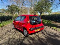 Used Peugeot 107 68 HP (50 kW) 2011 Red Hatchback