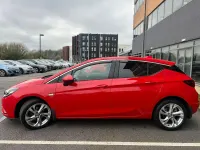 Usado Vauxhall Astra SRi 105 CV (77 kW) 2018 Rojo Utilitario