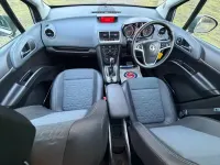 Begagnad Vauxhall Meriva 100 HK (73 kW) 2010 Brun Minibuss