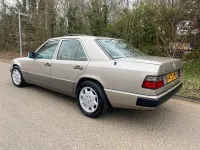 Used Mercedes E300 1990 Silver Sedan