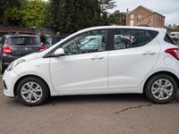 Used Hyundai i10 SE 67 HP (49 kW) 2014 White Hatchback