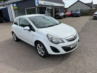 Used Vauxhall Corsa 65 HP (47 kW) 2014 White Hatchback