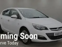 Used Vauxhall Astra Excite 200 HP (147 kW) 2016 White Hatchback