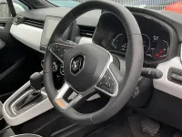 Used Renault Clio Version S 140 HP (102 kW) 2022 Hatchback
