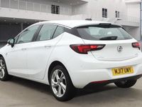 Used Vauxhall Astra SRi 110 HP (80 kW) 2017 White Hatchback
