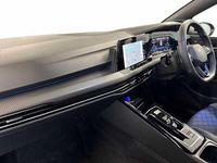 Second-hand VW Golf VIII R 320 CP (235 kW) 2023 Negru Hatchback