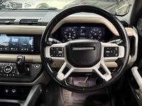 Used Land Rover Defender SE 300 HP (220 kW) 2020 Green Estate
