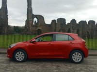Begagnad Kia Rio 84 HK (61 kW) 2018 Röd Halvkombi