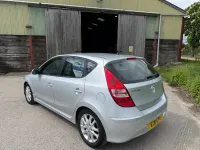 Używany Hyundai i30 Comfort 108 KM (79 kW) 2011 Srebrny Hatchback