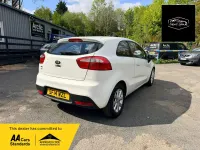 Used Kia Rio 84 HP (61 kW) 2014 White Hatchback