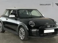 Używany Mini Cooper Hatch 154 KM (113 kW) 2024 Czarny Hatchback