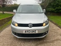 Usado VW Caddy Highline 102 HP (75 kW) 2013 Prateado Monovolume