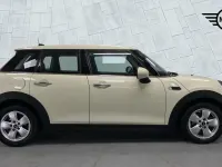 Used Mini Cooper Hatch 134 HP (98 kW) 2018 White Hatchback