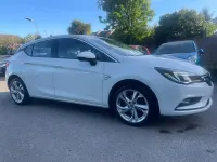 Used Vauxhall Astra SRi 150 HP (110 kW) 2017 White Hatchback