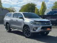 Käytetty Toyota HiLux 150 HP (110 kW) 2017 Hopea Nouto
