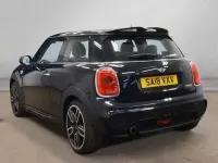 Używany Mini Cooper Hatch 136 KM (100 kW) 2018 Czarny Hatchback