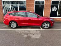 Begagnad Ford Focus Titanium 2022 Röd Kombi
