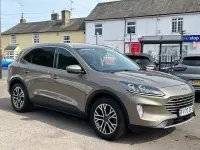 Usado Ford Kuga Titanium 190 HP (139 kW) 2020 Prateado SUV