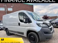 Usado Peugeot Boxer 110 CV (80 kW) 2014 Plateado Van