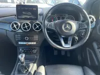 Begagnad Mercedes B200 Exclusive 2019 Blå Minibuss