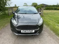 Begagnad Ford Fiesta Zetec 2017 Grå Halvkombi