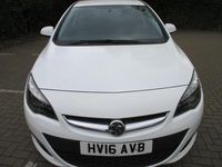 Used Vauxhall Astra Excite 200 HP (147 kW) 2016 White Hatchback