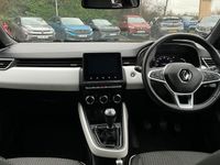 Used Renault Clio V SE 90 HP (66 kW) 2022 Hatchback