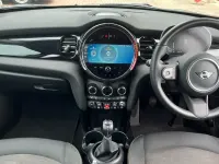 Usado Mini Cooper Classic 134 CV (98 kW) 2023 Plateado Utilitario