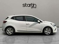 Gebraucht Renault Clio V Play 100 PS (73 kW) 2020 Weiß Kleinwagen