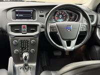 Gebraucht Volvo V40 SE Lux 180 PS (132 kW) 2014 Kleinwagen