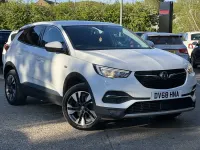 Used Vauxhall Grandland X Sport 130 HP (95 kW) 2018 White SUV