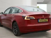 Usado Tesla Model 3 Standard Range 239 kW (325 HP) 2019 Vermelho Sedan