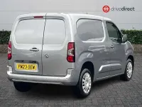 Usado Vauxhall Combo S 100 HP (73 kW) 2023 Cinzento Monovolume