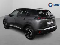 Usado Peugeot 2008 Premium 131 CV (96 kW) 2022 Gris SUV