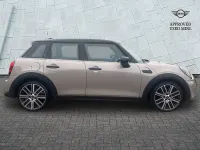 Używany Mini Cooper Exclusive 134 KM (98 kW) 2024 Szary Hatchback