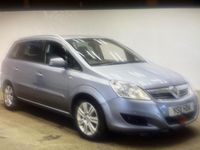 Second-hand Vauxhall Zafira Elite 110 CP (80 kW) 2011 Argintiu Monovolum