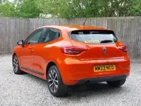 Used Renault Clio V Iconic 90 HP (66 kW) 2022 Orange Hatchback