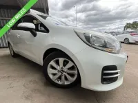Begagnad Kia Rio 84 HK (61 kW) 2015 Vit Halvkombi