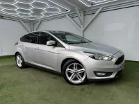 Usado Ford Focus Zetec 120 HP (88 kW) 2015 Prateado Citadino