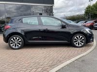 Used Renault Clio V Iconic 90 HP (66 kW) 2022 Hatchback